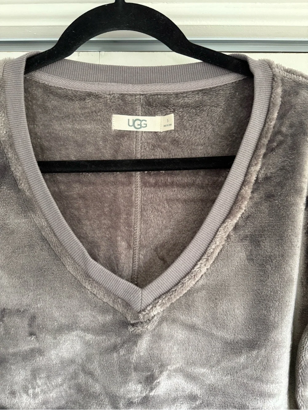 UGG Gray Plush Fleece V-Neck Pullover Size S NWOT Lounge